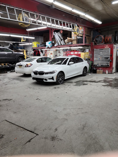 Cyclone Collision Center Auto Body Repair Shop